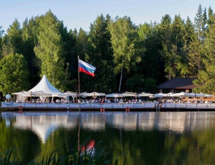 Пирс на берегу пруда - Отель Солнечный Park Hotel SPA Подмосковье